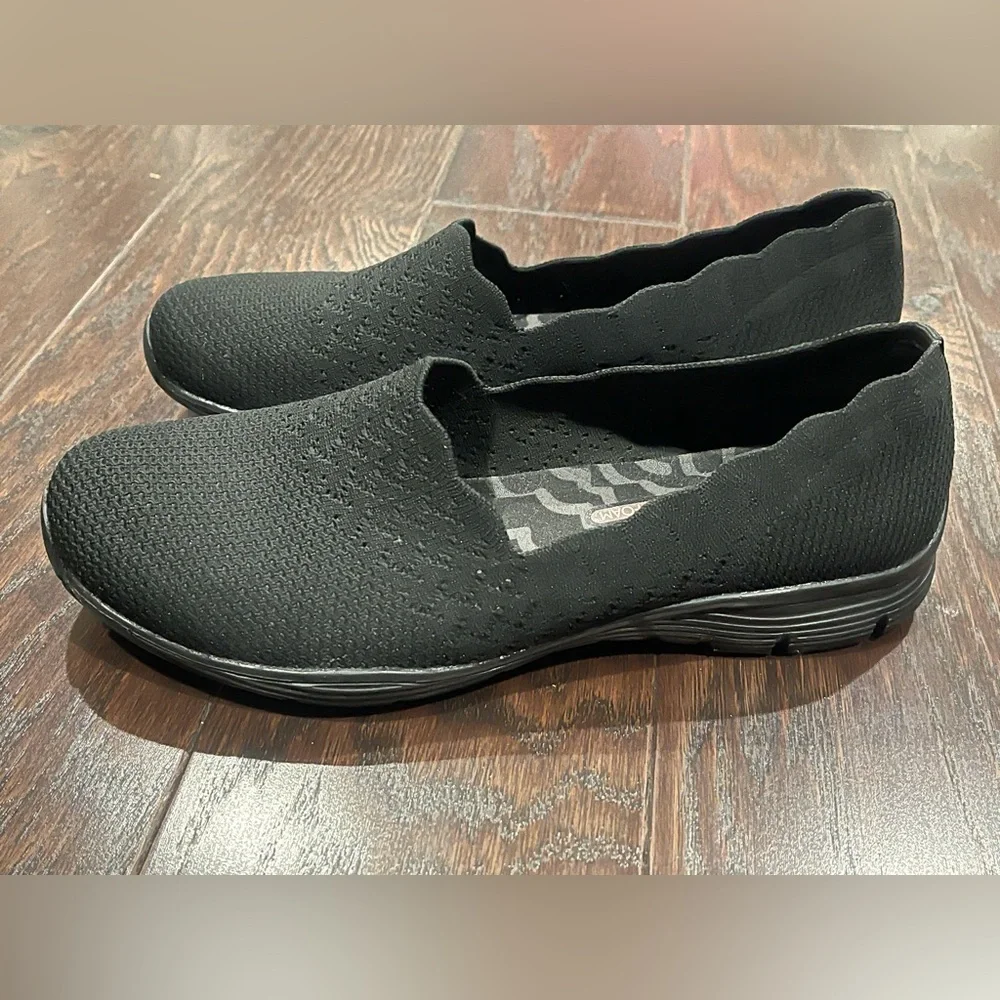 SKECHERS AIR COOLED CUSHION COMFORT BLACKSHOES Women SIZE 9